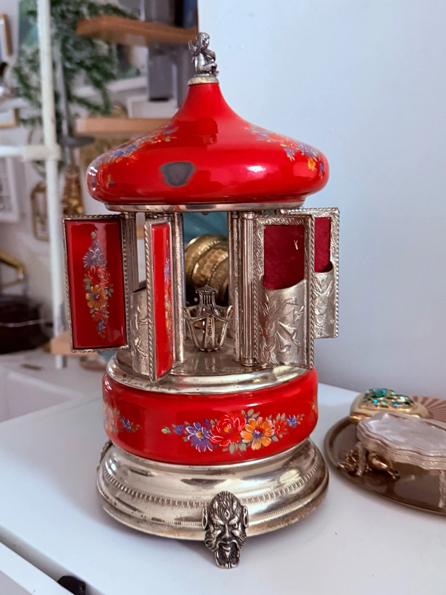 Vintage Zigaretten / Lippenstift Karussel mit Spieluhr / 15