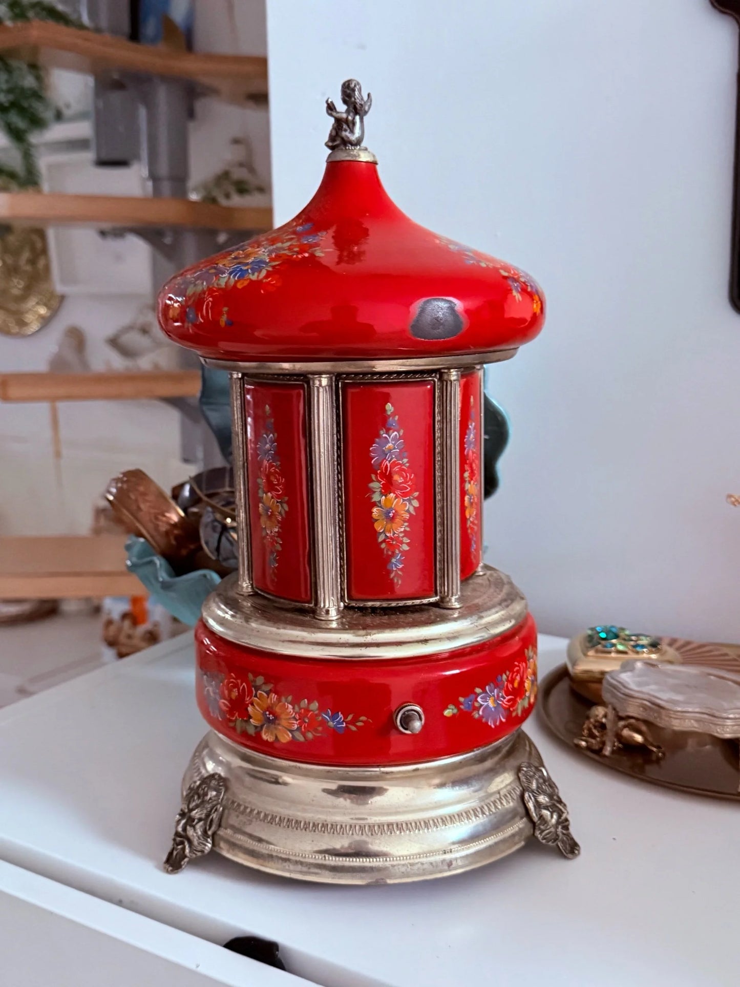 Vintage Zigaretten / Lippenstift Karussel mit Spieluhr / 15