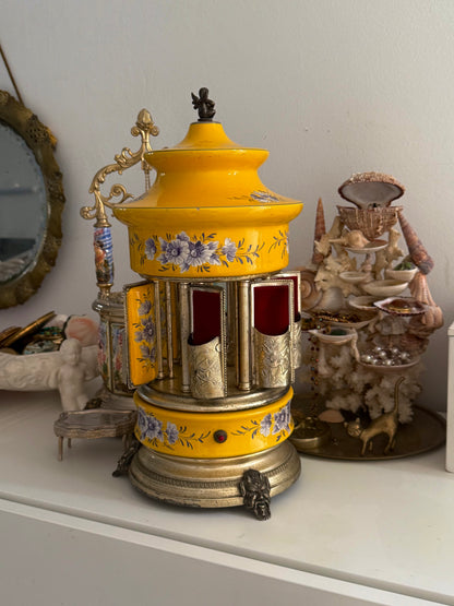 Vintage Zigaretten / Lippenstift Karussel mit Spieluhr / 17