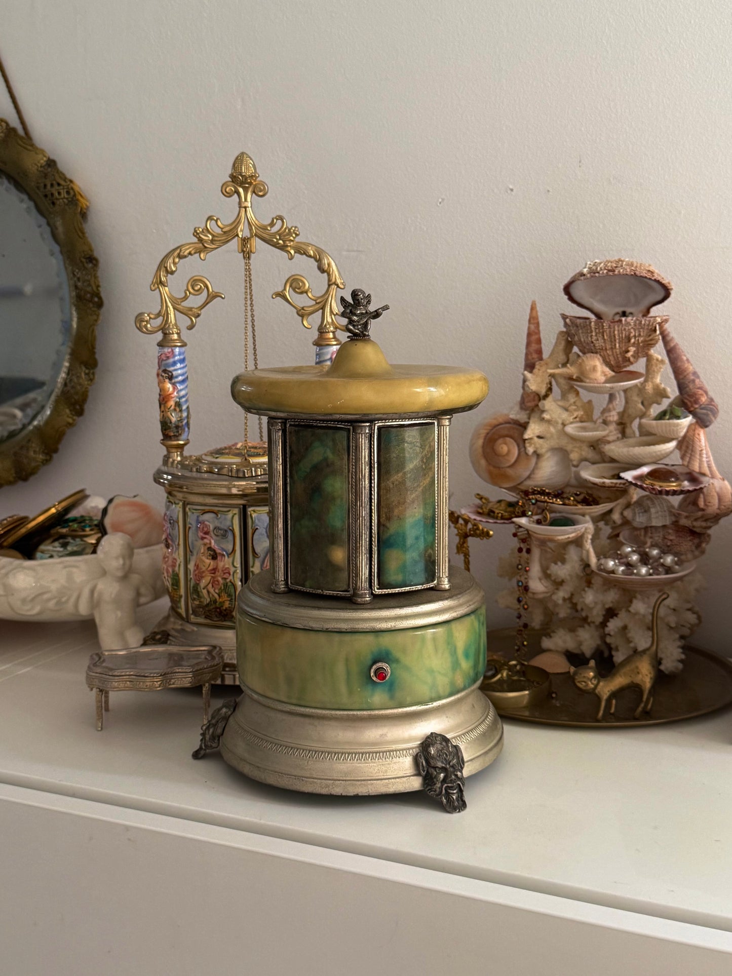 Vintage Zigaretten / Lippenstift Karussel mit Spieluhr / 18