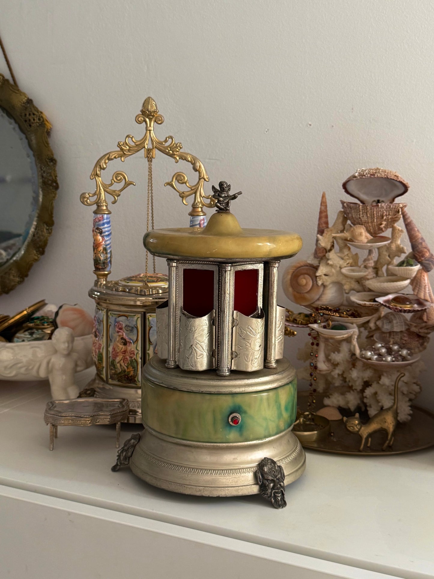 Vintage Zigaretten / Lippenstift Karussel mit Spieluhr / 18
