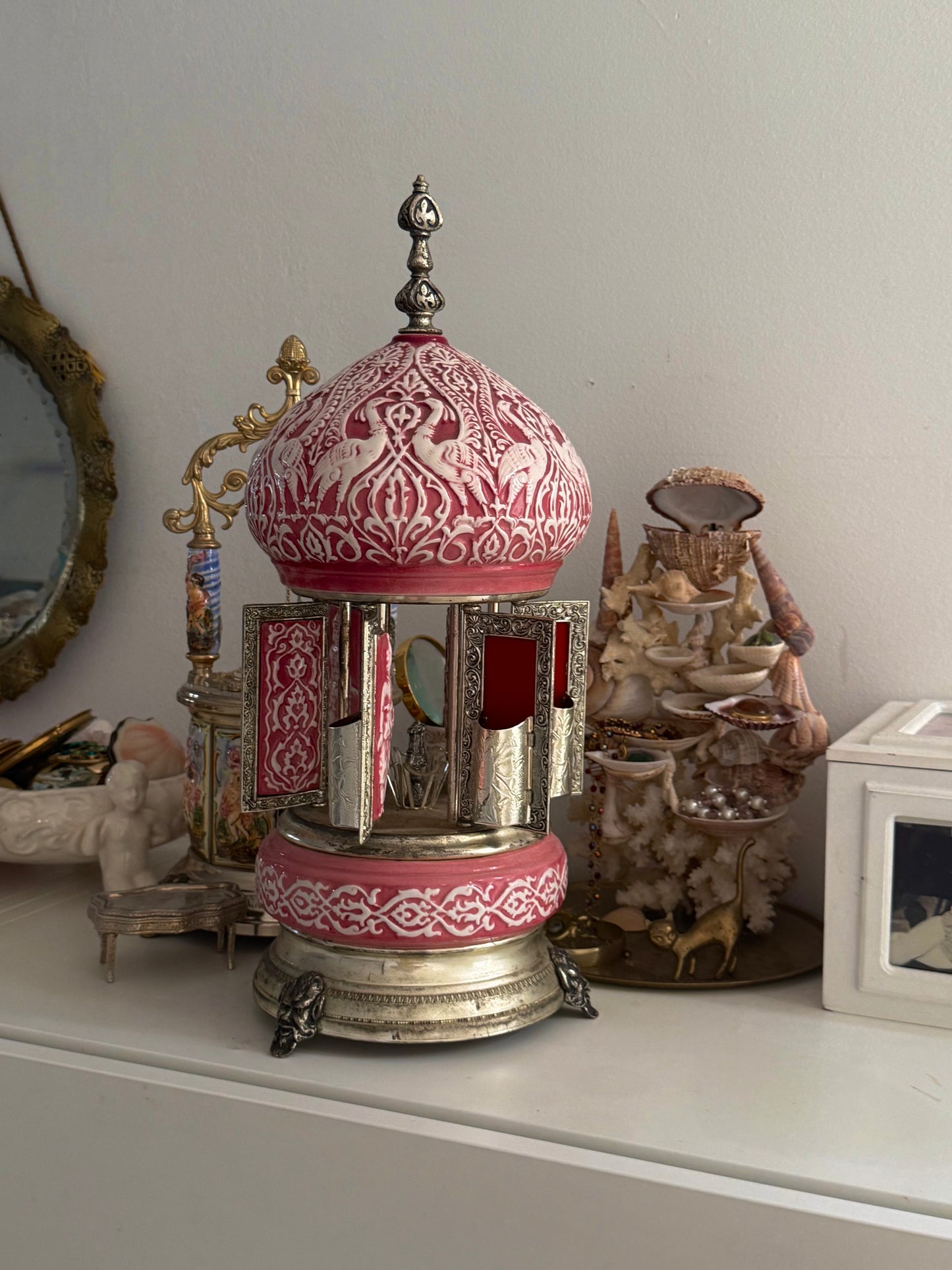Vintage Zigaretten / Lippenstift Karussel mit Spieluhr / 20